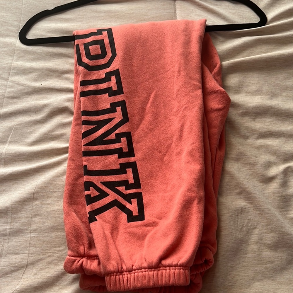 PINK VICTORIA SECRET SWEATPANTS